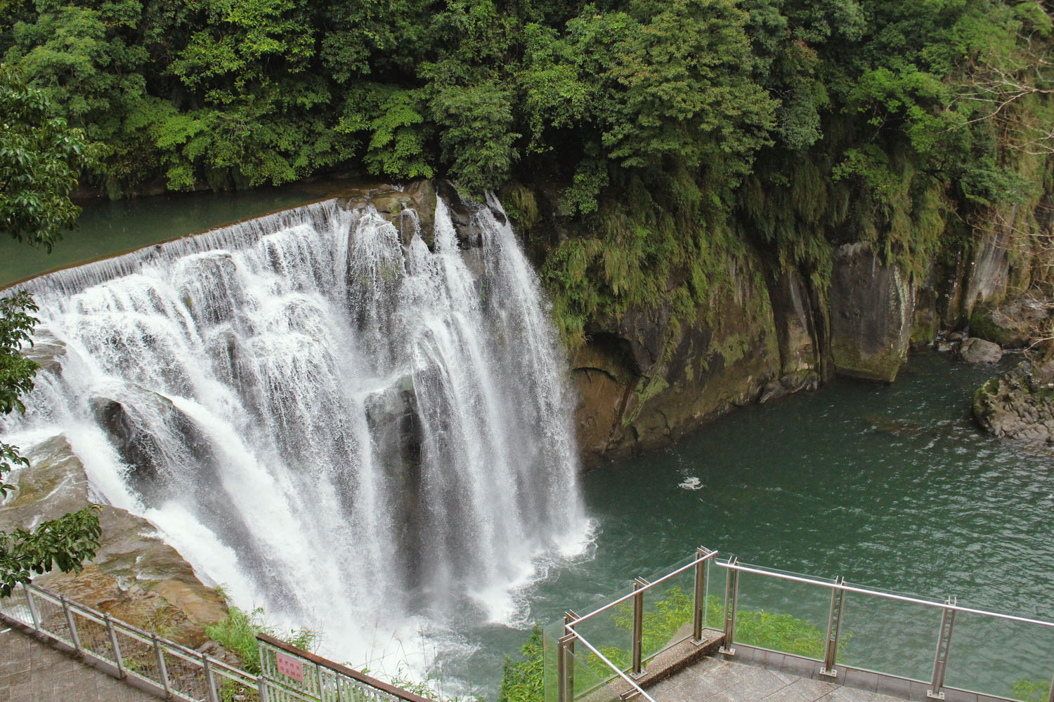 Shihfen Waterfall3