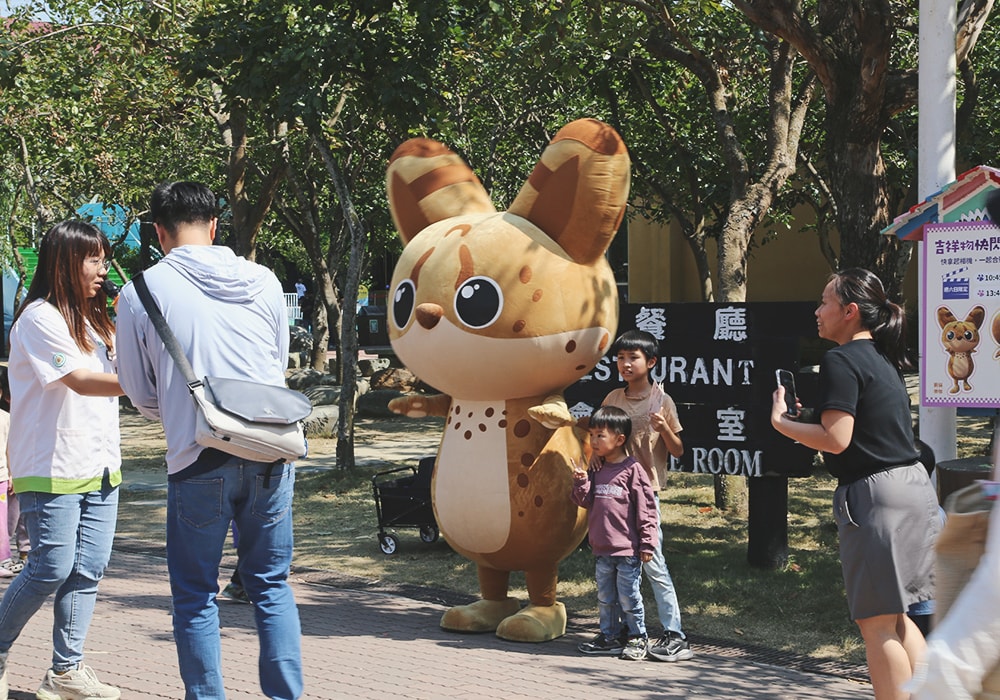 南臺灣最大野生動物園,頑皮世界門票,動物園、水樂園、遊樂園,一票玩到底!值得去嗎?園區餐廳吃什麼?| - 第42張圖