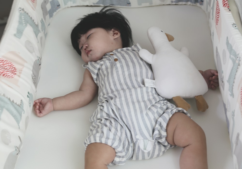 推薦育兒好物,全職媽媽的救星,不是咖啡而是「它」!HugsieBABY透氣水洗抗菌嬰兒床墊,讓寶寶安穩一覺到天亮 - 第22張圖