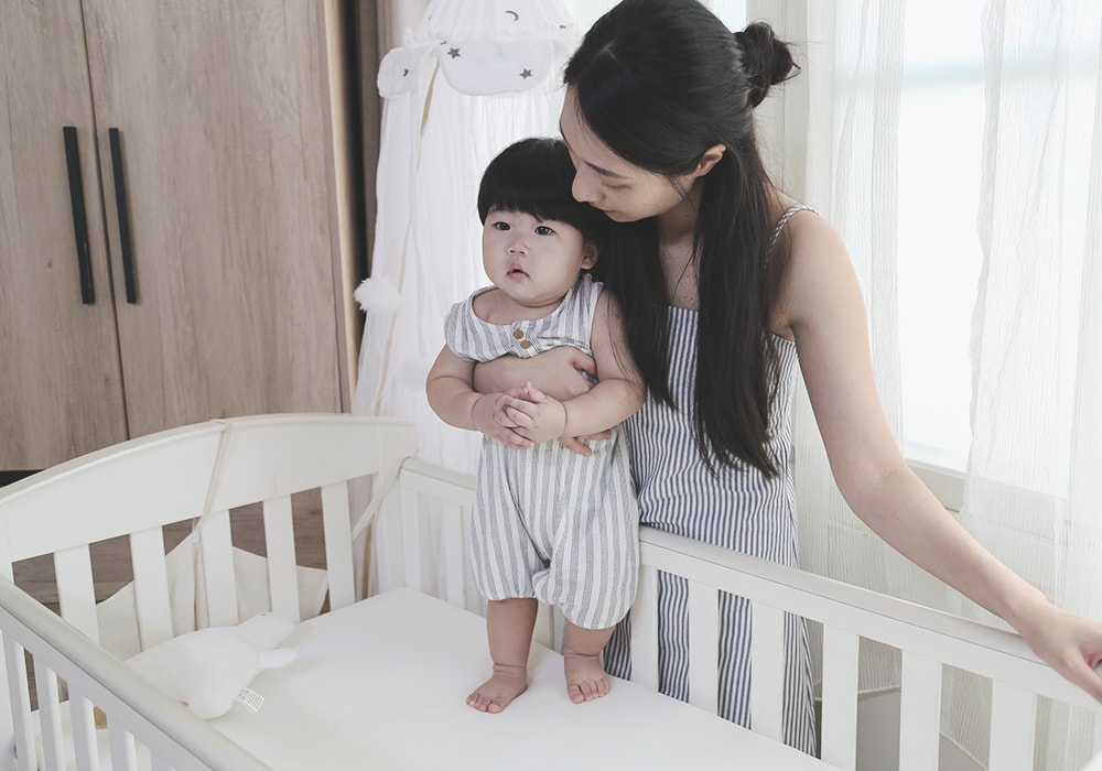 推薦育兒好物,全職媽媽的救星,不是咖啡而是「它」!HugsieBABY透氣水洗抗菌嬰兒床墊,讓寶寶安穩一覺到天亮 - 第9張圖