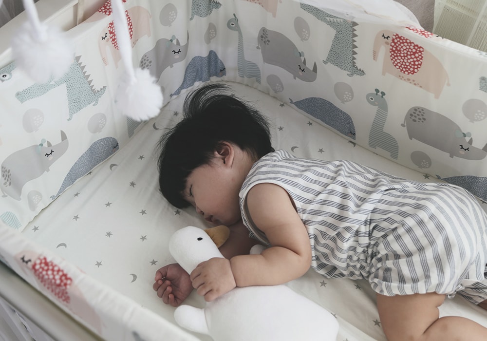 推薦育兒好物,全職媽媽的救星,不是咖啡而是「它」!HugsieBABY透氣水洗抗菌嬰兒床墊,讓寶寶安穩一覺到天亮 - 第50張圖