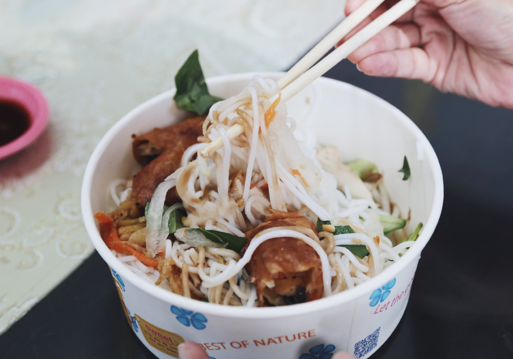 在地人最愛隱藏美食天堂!尚青永康黃昏市場,5間必吃人氣攤位一次收藏!素食河粉、後壁湖生魚片、養生甜湯|免費停車、公廁 - 第34張圖