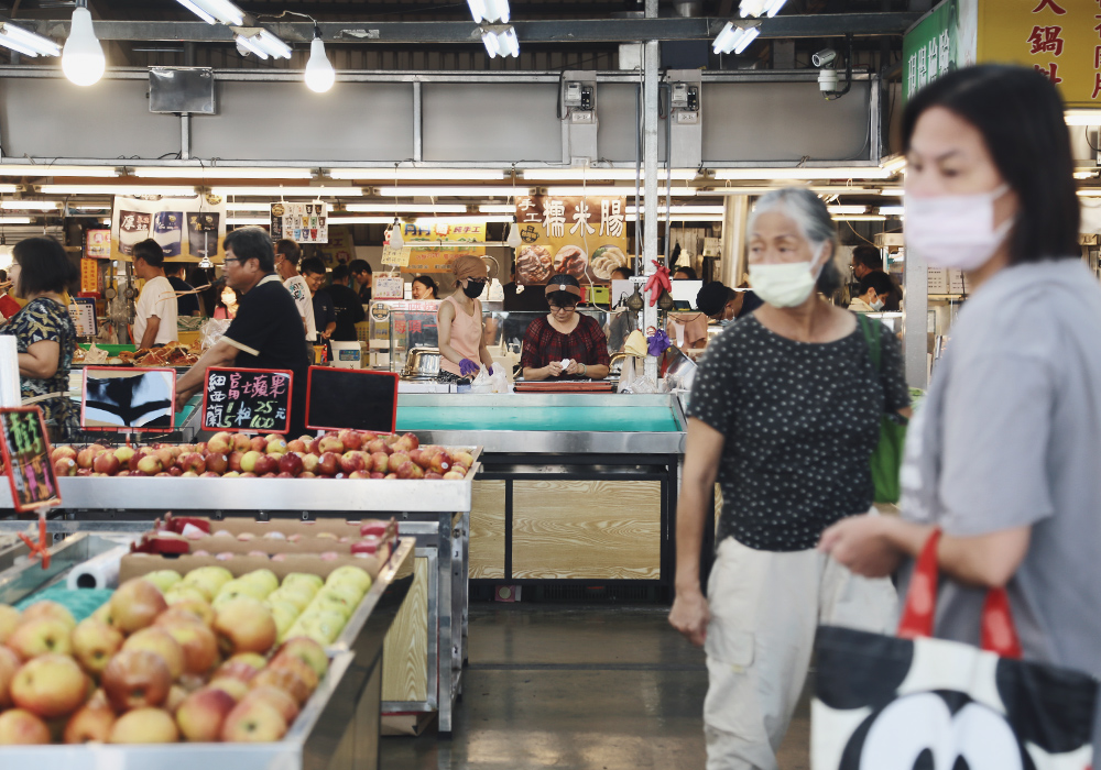 在地人最愛隱藏美食天堂!尚青永康黃昏市場,5間必吃人氣攤位一次收藏!素食河粉、後壁湖生魚片、養生甜湯|免費停車、公廁 - 第12張圖