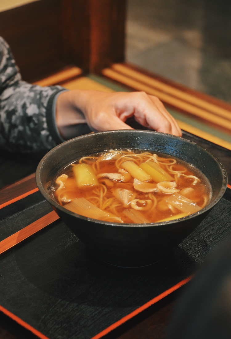 沖繩最道地蕎麥麵，名代蕎麥處美濃作，主打月桃蕎麥、鄰近波上宮