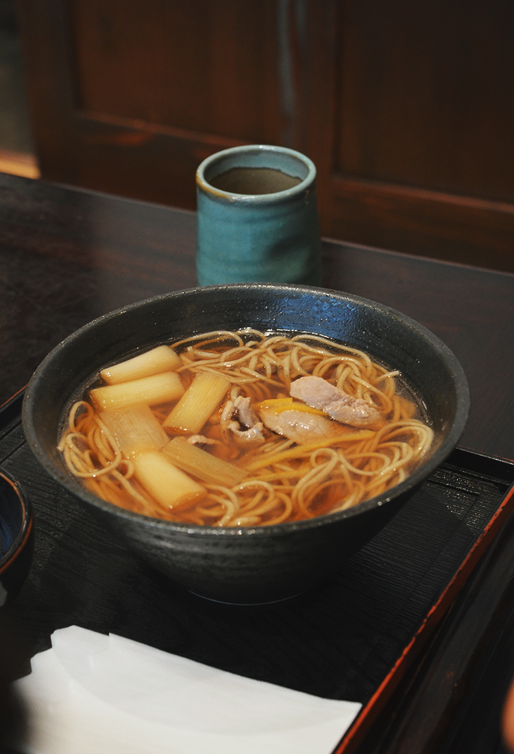 沖繩最道地蕎麥麵，名代蕎麥處美濃作，主打月桃蕎麥、鄰近波上宮