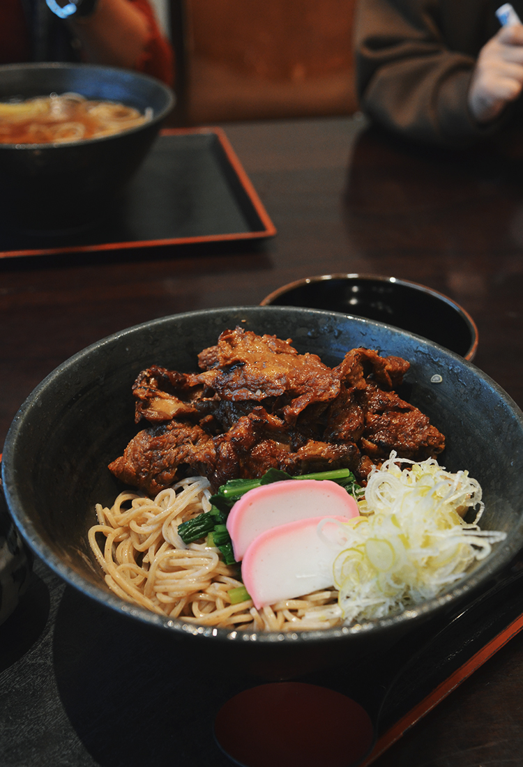 沖繩最道地蕎麥麵，名代蕎麥處美濃作，主打月桃蕎麥、鄰近波上宮