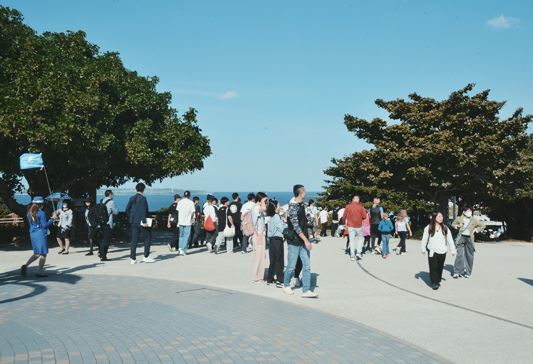 亞洲最大水槽！美麗海水族館遊玩攻略、必看重點！免費海豚劇場，鯨鯊超震撼！來美麗海吃什麼?