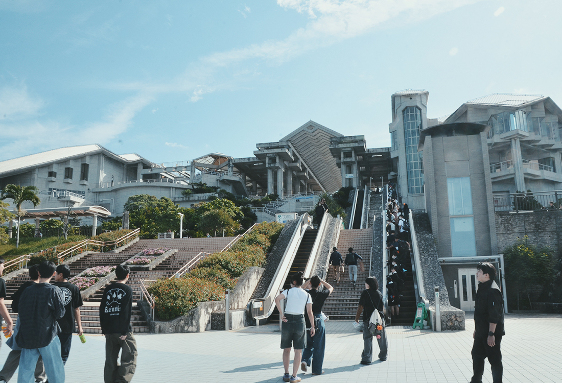 海景第一排太享受！美麗海水族館INOH午餐吃到飽，苦瓜天婦羅、沖繩麵，自助超豐盛，親子友善又好吃！｜美麗海水族館午餐