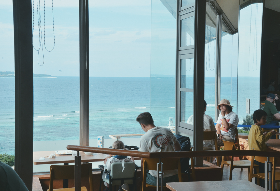 海景第一排太享受！美麗海水族館INOH午餐吃到飽，苦瓜天婦羅、沖繩麵，自助超豐盛，親子友善又好吃！｜美麗海水族館午餐