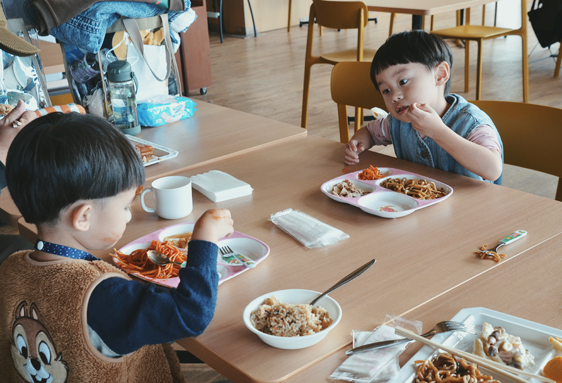 海景第一排太享受！美麗海水族館INOH午餐吃到飽，苦瓜天婦羅、沖繩麵，自助超豐盛，親子友善又好吃！｜美麗海水族館午餐