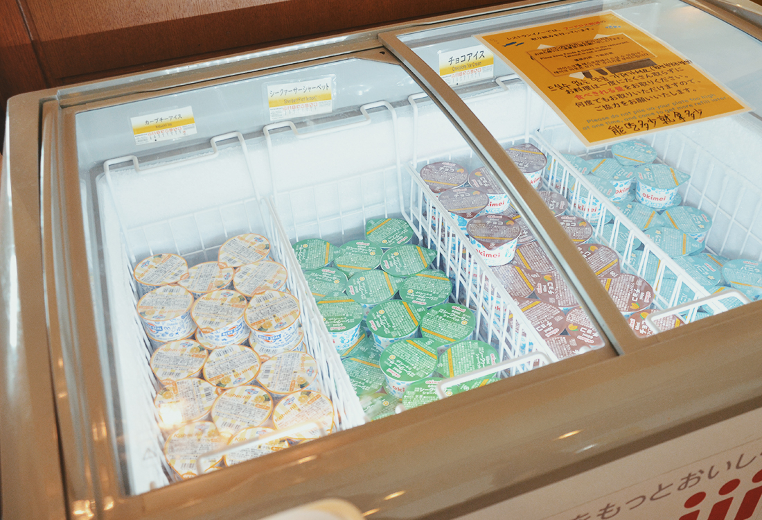 海景第一排太享受！美麗海水族館INOH午餐吃到飽，苦瓜天婦羅、沖繩麵，自助超豐盛，親子友善又好吃！｜美麗海水族館午餐