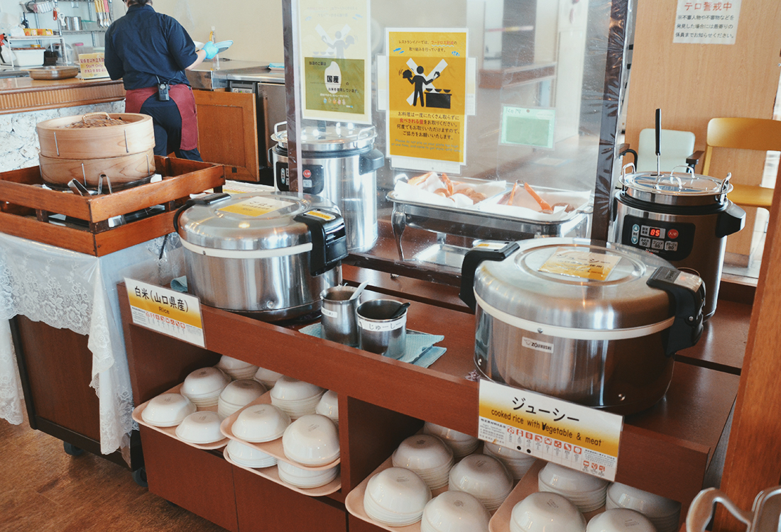海景第一排太享受！美麗海水族館INOH午餐吃到飽，苦瓜天婦羅、沖繩麵，自助超豐盛，親子友善又好吃！｜美麗海水族館午餐
