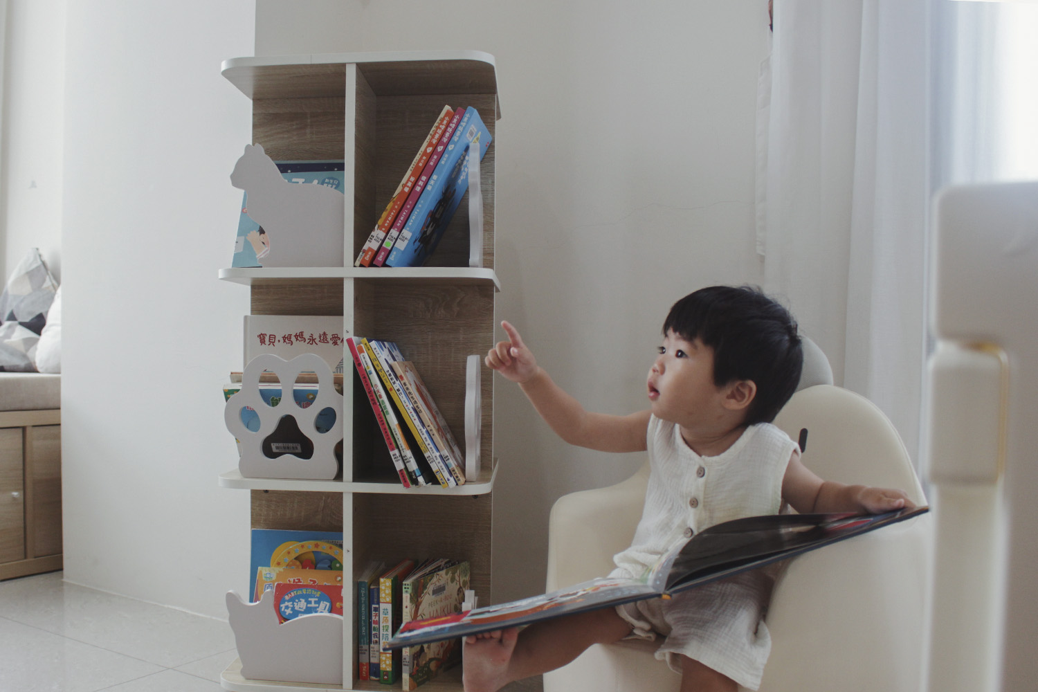 給孩子的第一座閱讀森林,Jolly 貓咪旋轉書櫃,讓每本繪本都成為焦點。 - 第5張圖 給孩子的第一座閱讀森林,Jolly 貓咪旋轉書櫃,讓每本繪本都成為焦點。